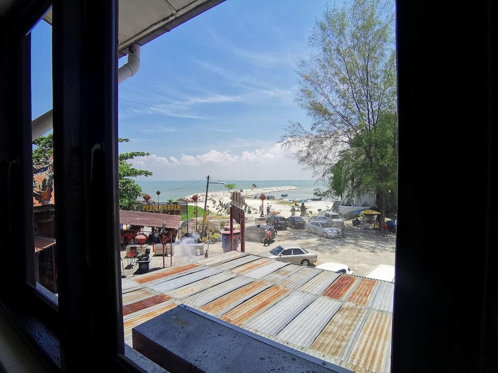 8 Boutique By The Sea Hotel Tanjung Tokong Exterior foto