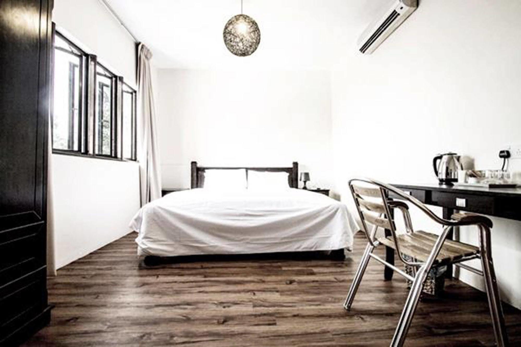 8 Boutique By The Sea Hotel Tanjung Tokong Exterior foto