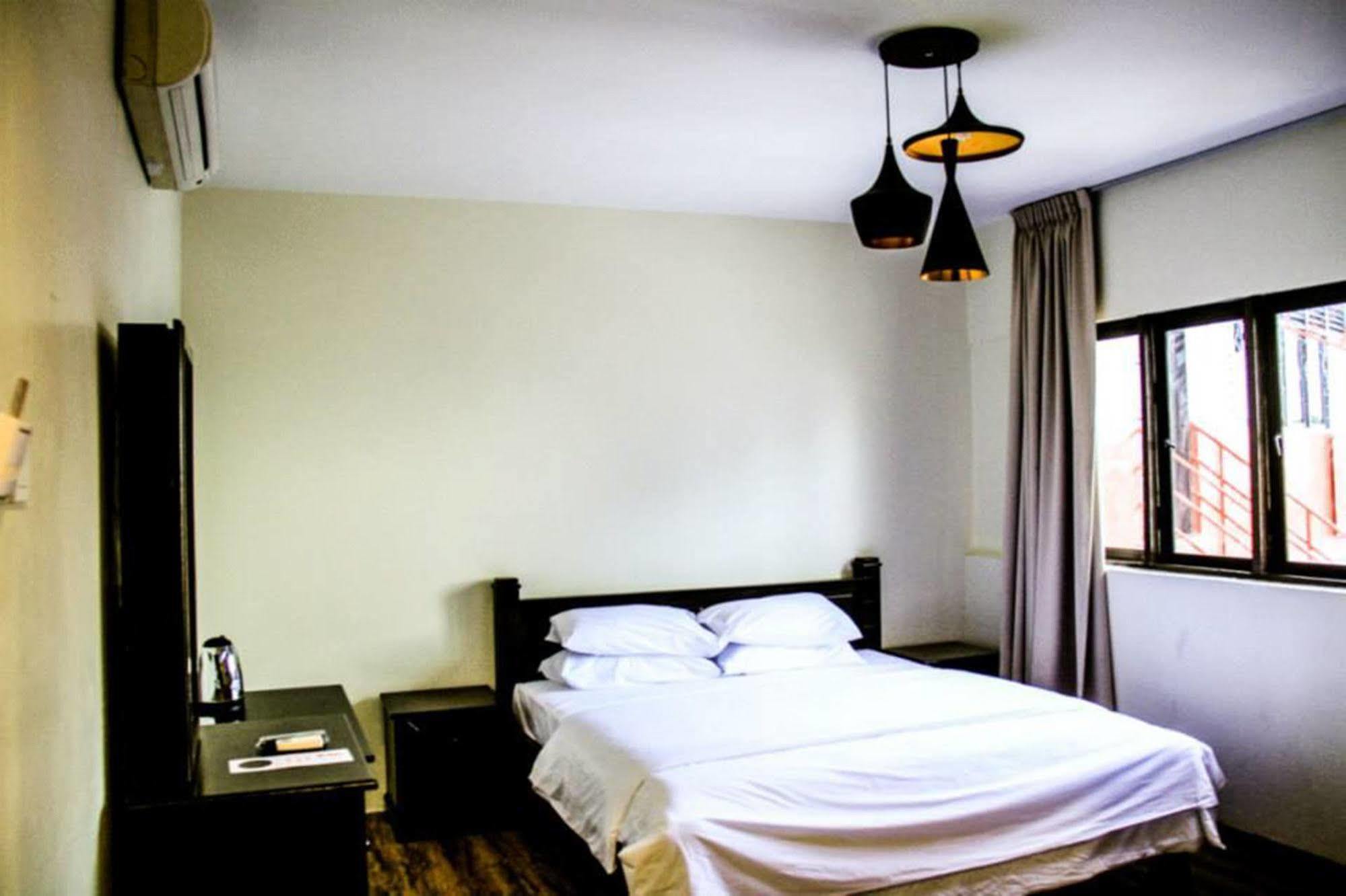 8 Boutique By The Sea Hotel Tanjung Tokong Exterior foto