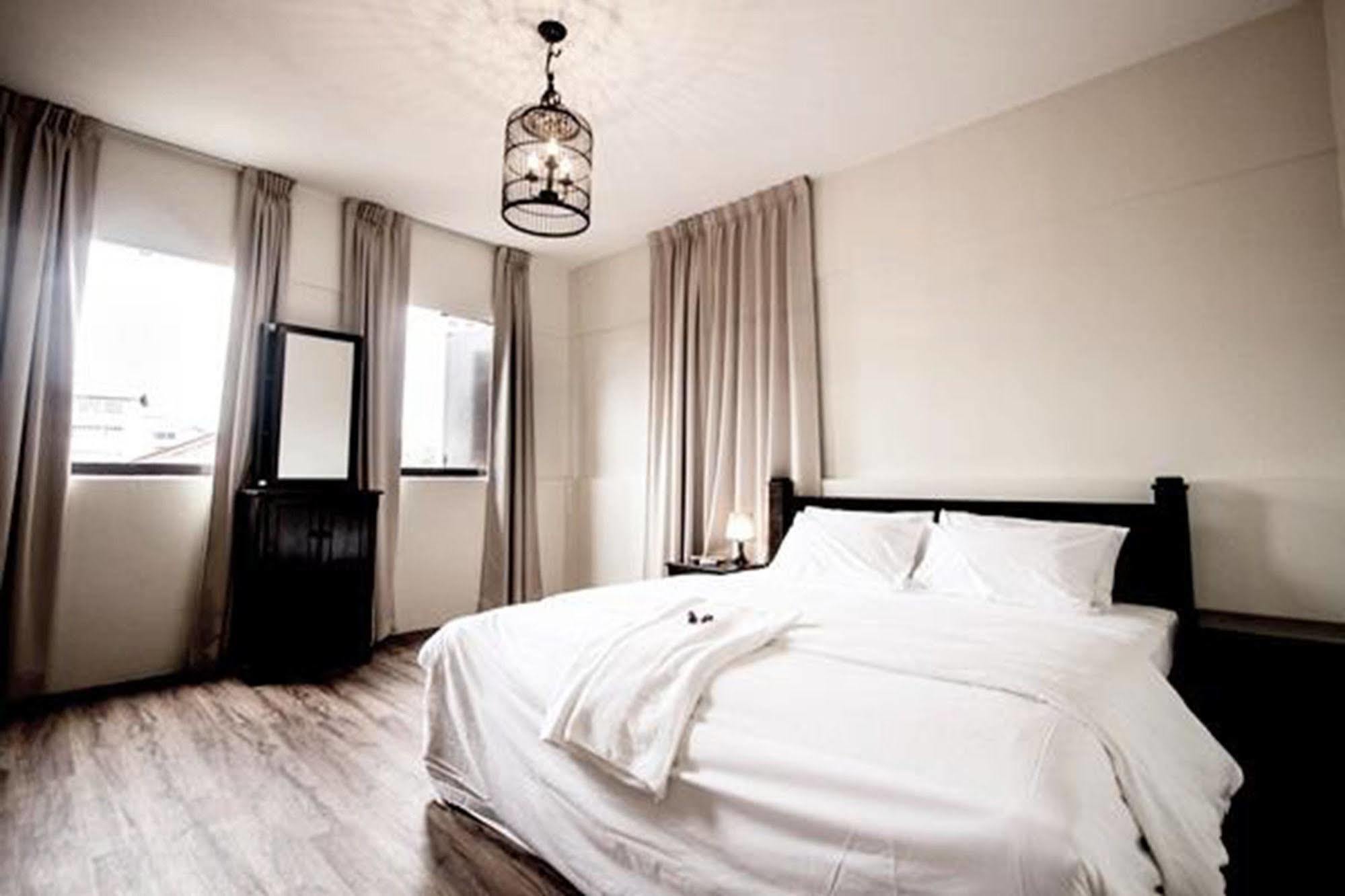 8 Boutique By The Sea Hotel Tanjung Tokong Exterior foto