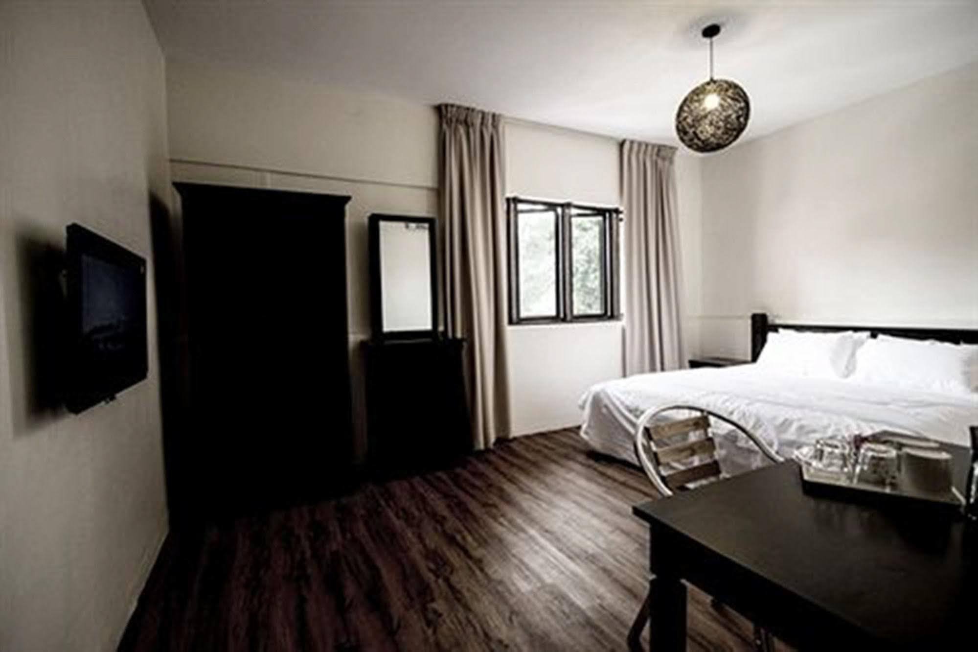 8 Boutique By The Sea Hotel Tanjung Tokong Exterior foto