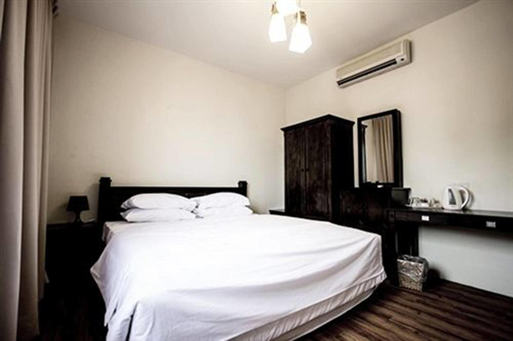 8 Boutique By The Sea Hotel Tanjung Tokong Exterior foto