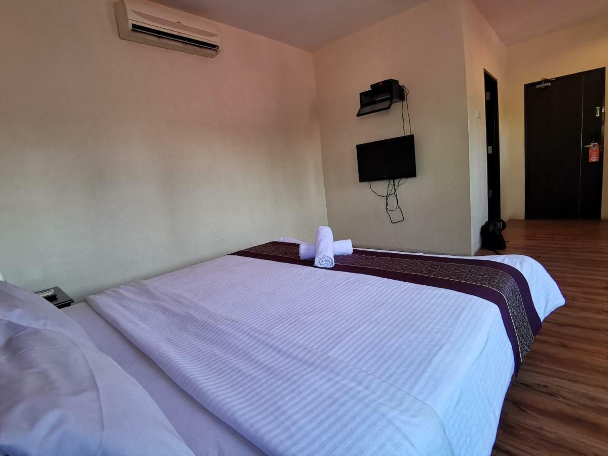 8 Boutique By The Sea Hotel Tanjung Tokong Exterior foto