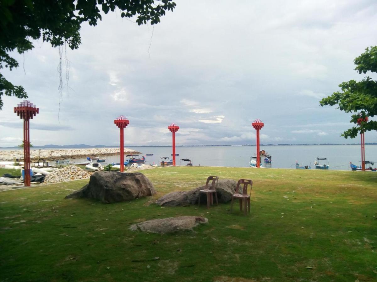 8 Boutique By The Sea Hotel Tanjung Tokong Exterior foto
